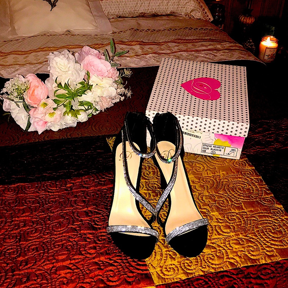 (NWOT) Black Velvet with Rhinestone Strap Sandal Stiletto's 👠